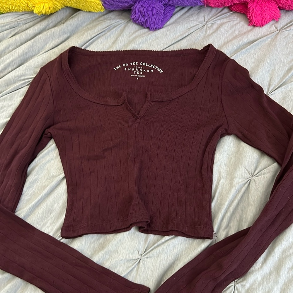 Aero maroon cropped long sleeve. Size S. Knitted